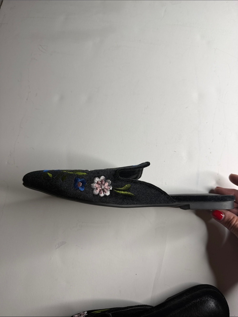 Embroidered BlackVelvet Floral Pointed Toe Slip-On Mules Size 8 - Picture 2 of 5